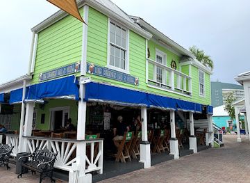 the-bahamas/rum-cay/bar/rum-runners-bar-grill