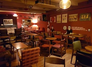 hungary/pecs/bar/nappali