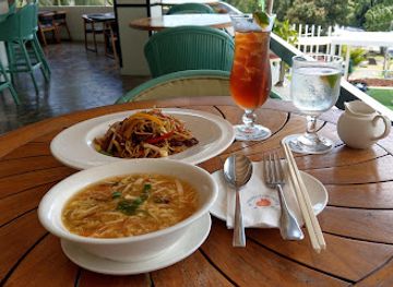 palau/ngeruangel/bar/weltz-bar-at-the-palasia-hotel