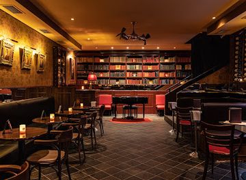 czechia/beskydy-mountains/bar/manesova-bar-and-books