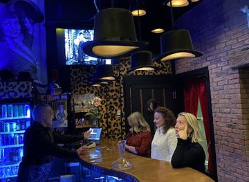 canada/southwestern-ontario/bar/standing-room-only