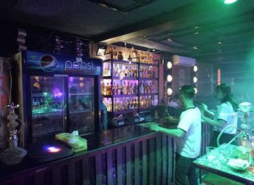 vietnam/cat-ba-island/bar/rose-club