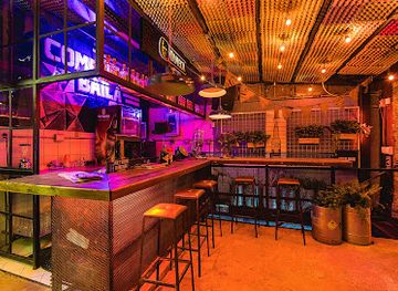 colombia/medellin/bar/vintrash