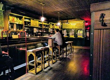 illinois/chicagoland/bar/queen-mary