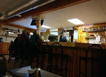 vermont/grand-isle-county/bar/the-island-hub