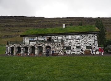 iceland/hengifoss-waterfall/bar/klausturkaffi