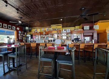 missouri/st-louis/bar/the-royale-food-spirits