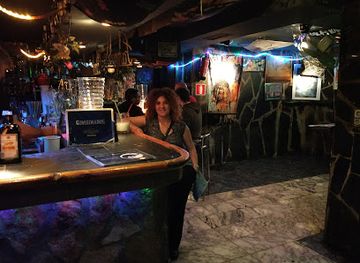 spain/madrid/malasana/bar/diplodocus