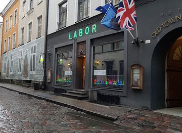 estonia/tallinn/old-town/bar/labor-baar