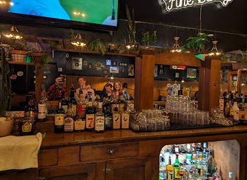 michigan/warren-dunes-state-park/bar/tom-cat-tavern