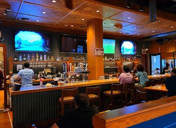 hawaii/oahu/bar/islands-restaurant-sherman-oaks
