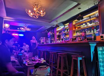 myanmar-burma/yangon/bar/redhill-blues-bar