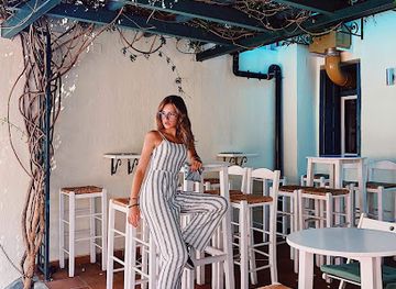 greece/sporades/bar/paraporti-the-hidden-door