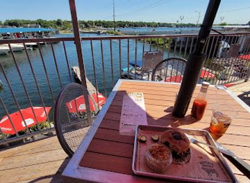 iowa/lake-okoboji/bar/okoboji-store