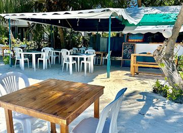 maldives/vaavu-atoll/bar/bougainvillea-inn-beach-restaurant