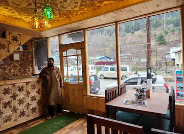 76°E Lounge cafe & Restaurant