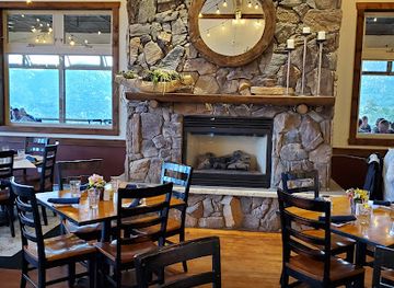 colorado/rocky-mountain-national-park/bar/twin-owls-steakhouse