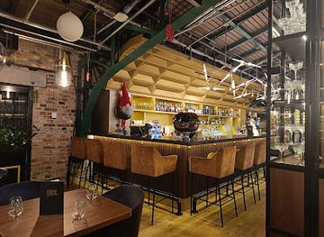 poland/warsaw/bar/upper-deck-wine-cocktail-bar