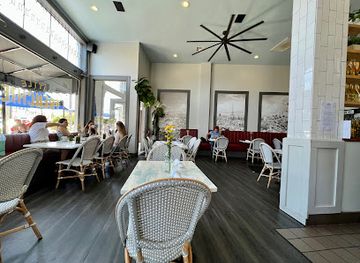 california/coronado/bar/little-frenchie