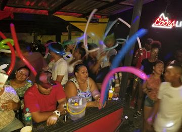 honduras/la-ceiba/bar/sopranos-bar-0101