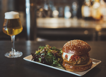 connecticut/connecticut-river-valley/bar/birch-hill-tavern