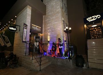 israel/safed/bar/mendi-s-tzfat