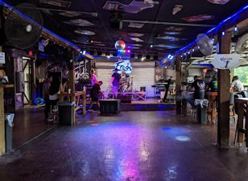 louisiana/river-parishes/bar/fred-s-on-the-river