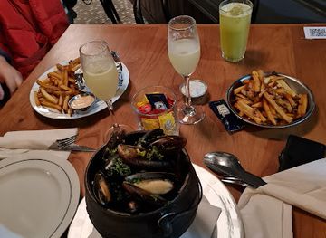 chile/puerto-varas/bar/cantina-nacional-patio-bar