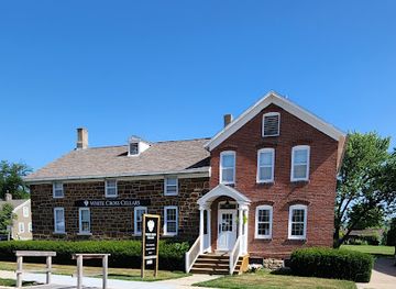 iowa/amana-colonies/bar/white-cross-cellars