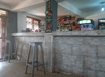 ghana/axim/bar/red-apple