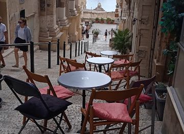 malta/marsamxett-harbour/bar/cafe-society