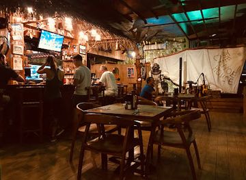 palau/jellyfish-lake/bar/the-canoe-house