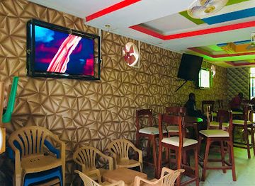 uganda/queen-elizabeth-national-park/bar/new-world-vision-bar