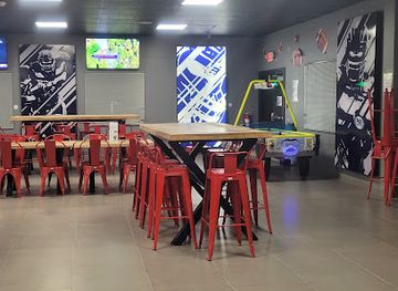 qatar/khor-al-adaid-inland-sea/bar/fox-sports-skybox-bar