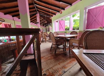 grenada/morne-rouge-beach/bar/sur-la-mer