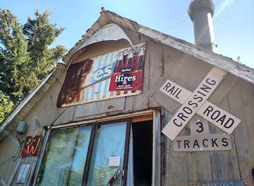wisconsin/apostle-islands/bar/tom-s-burned-down-cafe