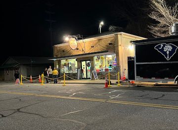 south-carolina/lake-jocassee/bar/twice-a-town-taproom