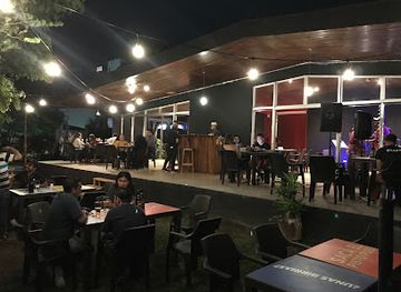 el-salvador/san-salvador/colonia-escalon/bar/wacha-bar