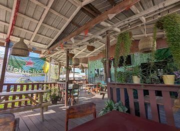 belize/caracol/bar/the-cozy-restaurant-and-bar