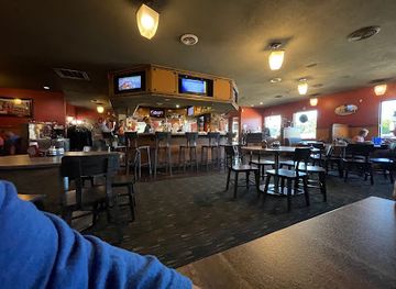 iowa/lake-okoboji/bar/the-hutt-bar-grill