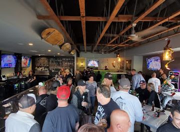 california/huntington-beach/bar/driftwood