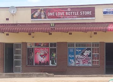 zimbabwe/nyanga-national-park/bar/onelove-bar