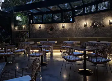 tintin cocktail bar