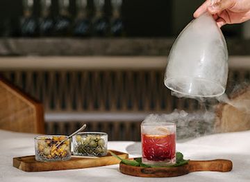 maldives/thulusdhoo/bar/hawkers-restaurants-the-bar