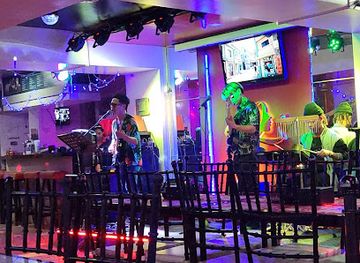 philippines/mimaropa/bar/queens-live-band-restaurant