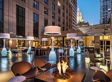 illinois/chicago/magnificent-mile/bar/upstairs-at-the-gwen