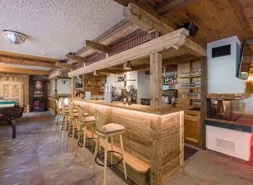 CITY Café-Bar Tux