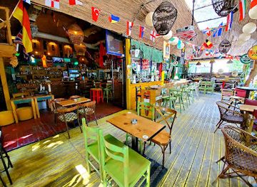 albania/tirana/blloku/bar/tiki-bar