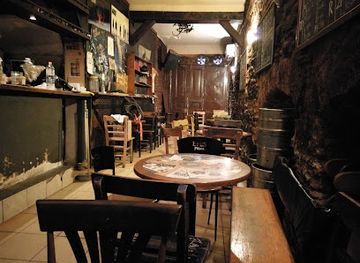 turkiye/istanbul/taksim/bar/robin-of-sherwood-bar