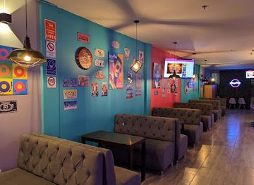 ecuador/azuay-region/bar/long-play-retro-bar